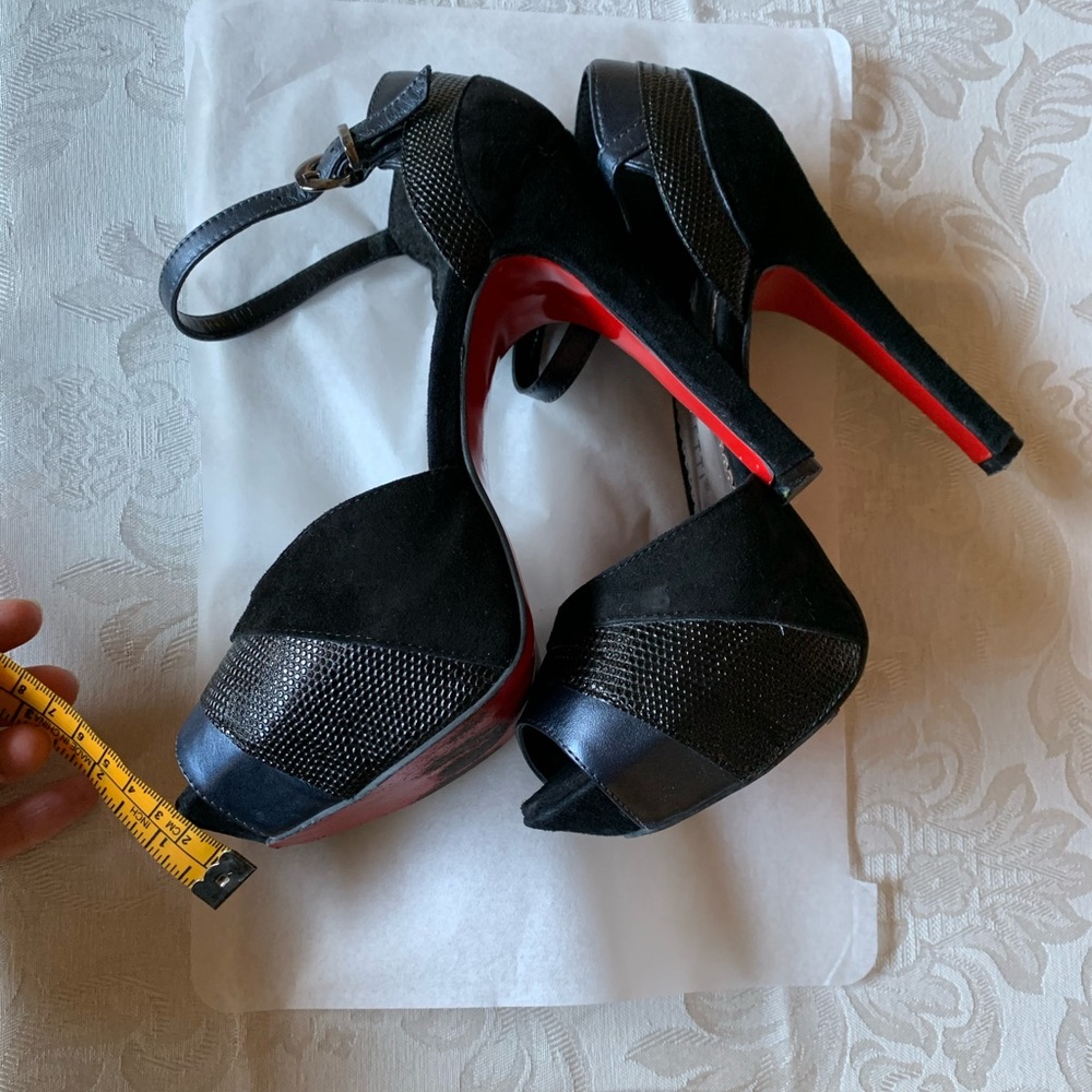 Beautiful Heeled Sandal. US 7 - Picture 2 of 8